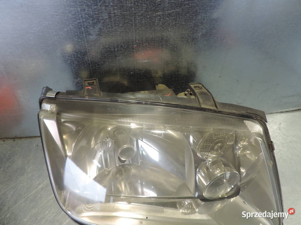 VW BORA LAMPA PRAWA PRZEDNIA osobowe