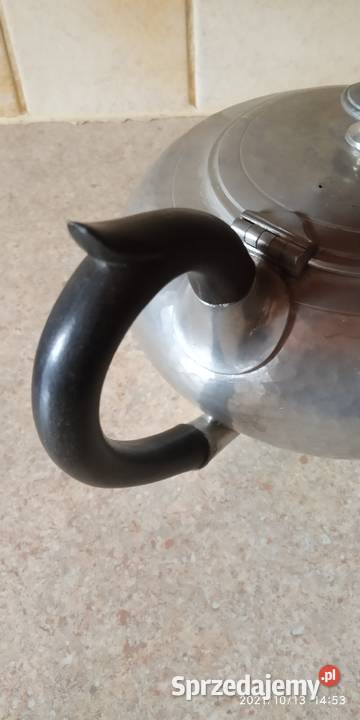 stary czajnik z cyny