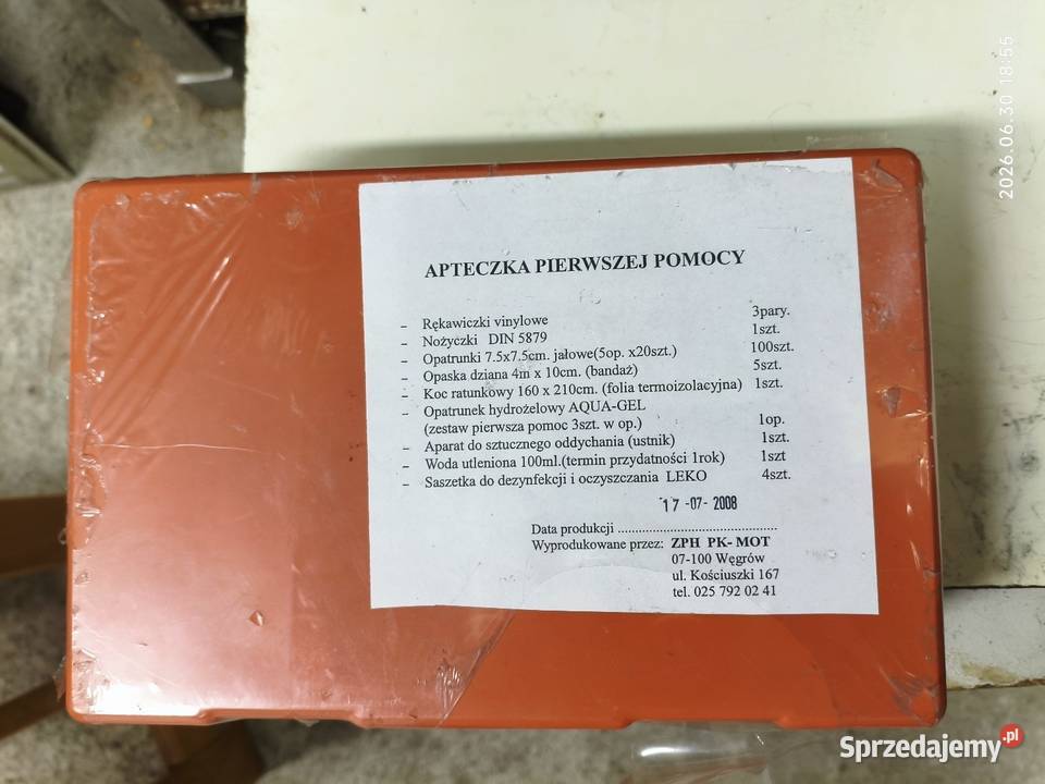 Pomarańczowa apteczka pierwszej pomocy model Apteczki, gaśnice, trójkąty