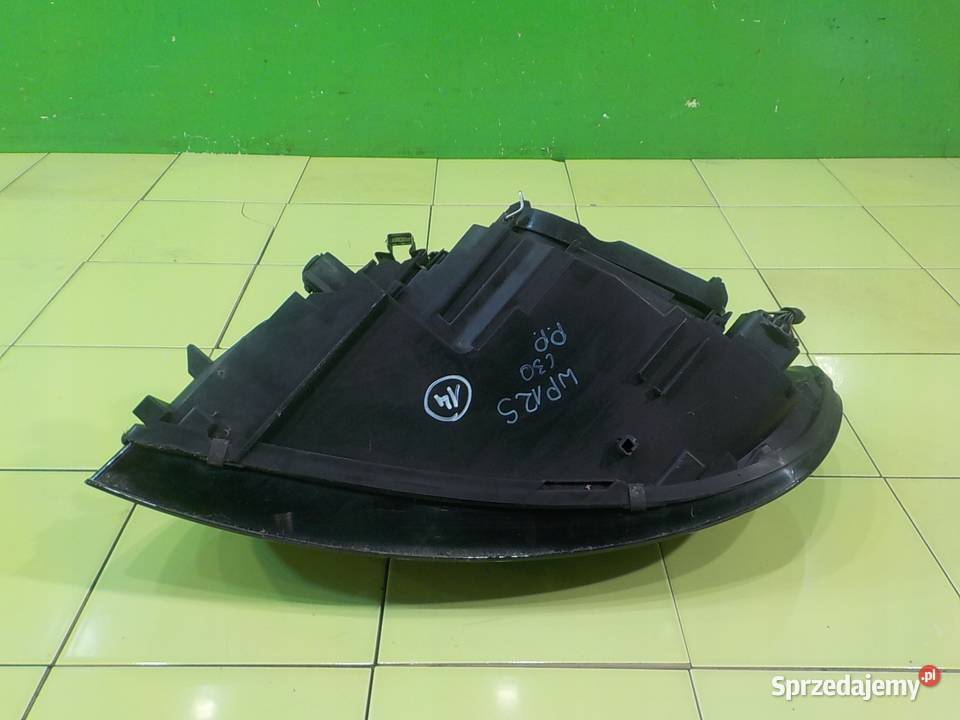 VOLVO C30 25T5 07r 3D lampa prawa przod 30657175 osobowe