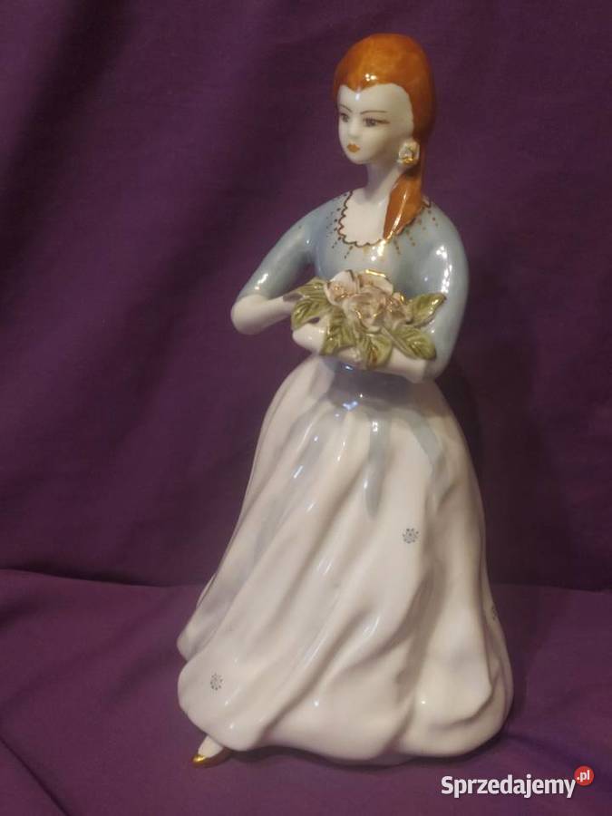 Porcelanowa figurka tancerka z kwiatami PRL Dębno