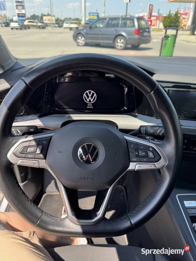 Volkswagen Golf 8 15 eTSI 150 DSG Salon Polska benzyna