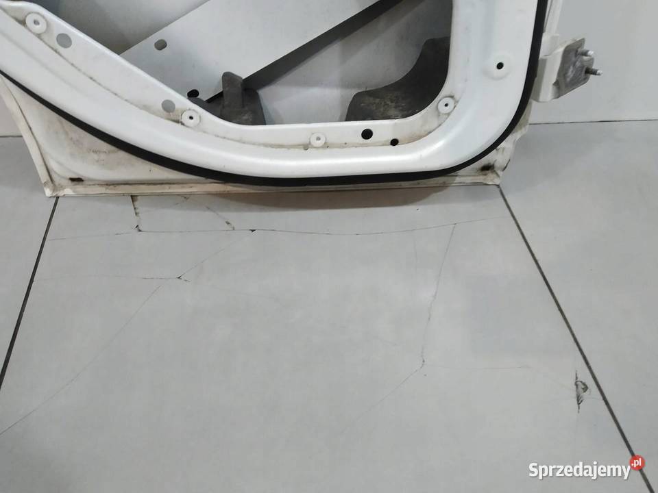DRZWI LEWE TYŁ 799 KOMBI MercedesBenz Cklasa IV osobowe świętokrzyskie