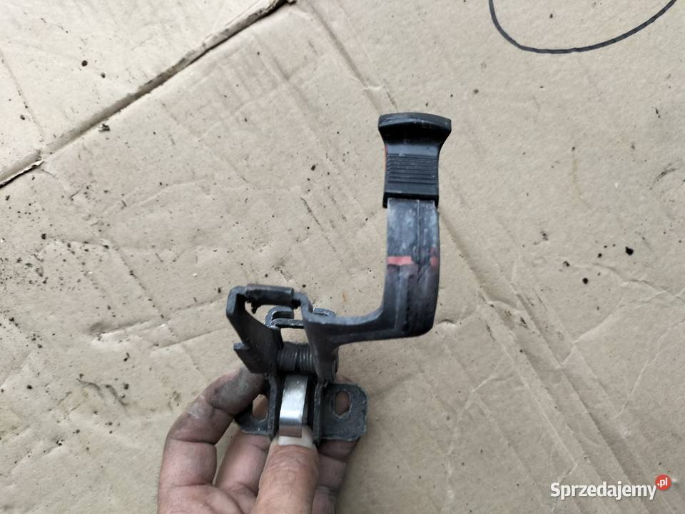 AUDI 80 B4 80B4 ZAMEK UCHWYT RĄCZKA MASKI Pozostałe