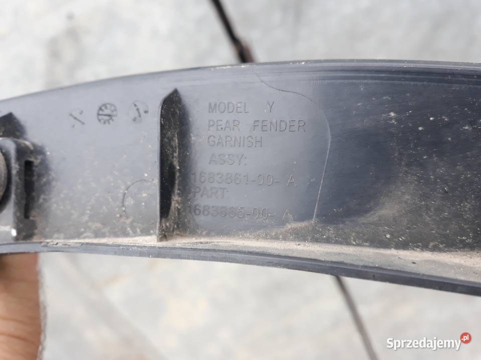 TESLA MODEL Y LISTWA BŁOTNIKA LEWA TYŁ LEWY