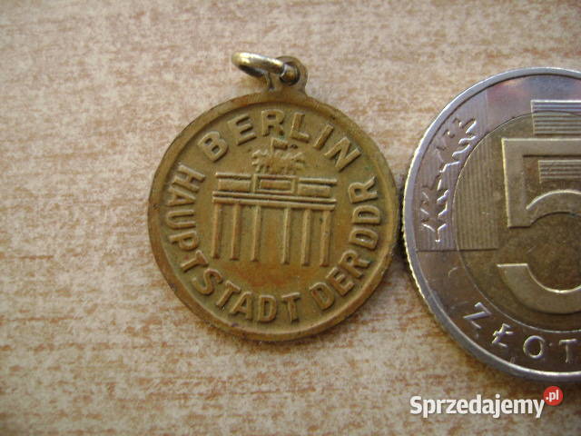 Starocie z PRL Militaria Medal mały z Berlina Kolekcje Gdynia sprzedam