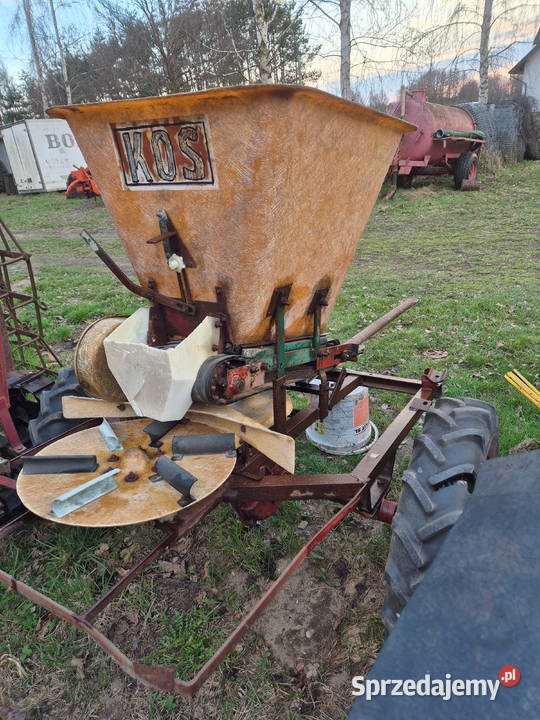 Rozsiewacz nawozu KOS nieuszkodzony Rozsiewacze nawozów Bucze