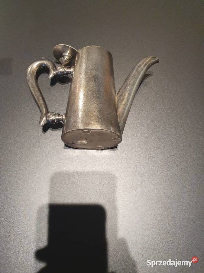 Dzbanek z pokrywką mniejszy z dwóch srebrny z Lublin