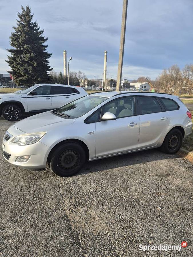 Opel Astra J 2011 17 CRDI odtwarzacz DVD małopolskie Nowy Sącz