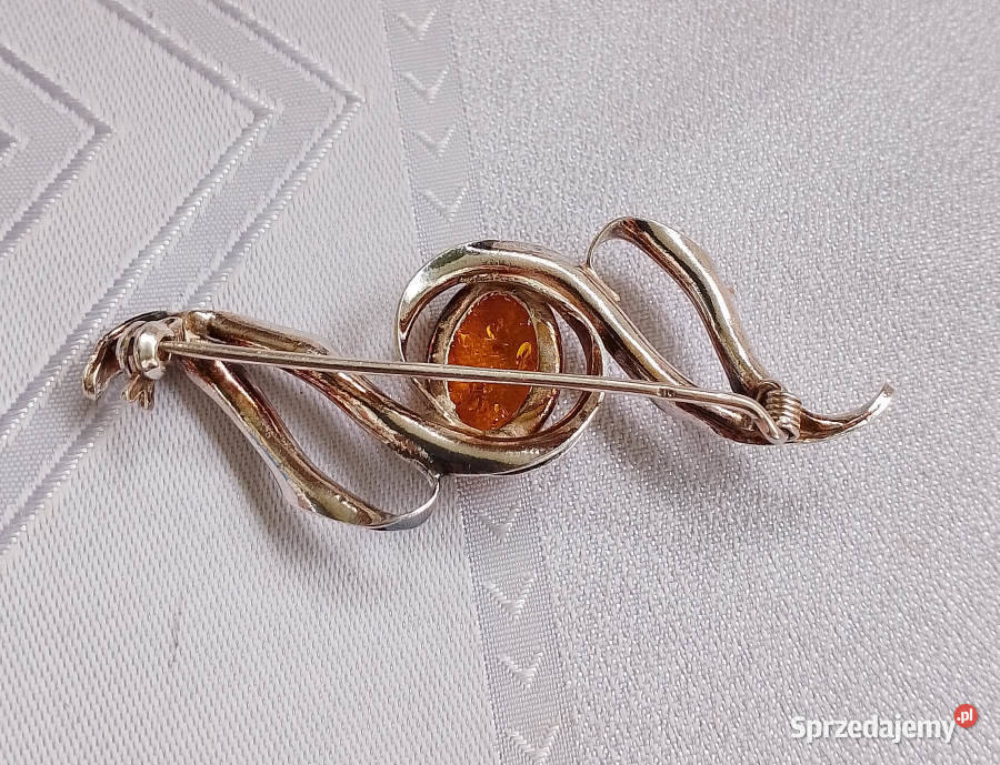 srebrna broszka z bursztynem Suwałki