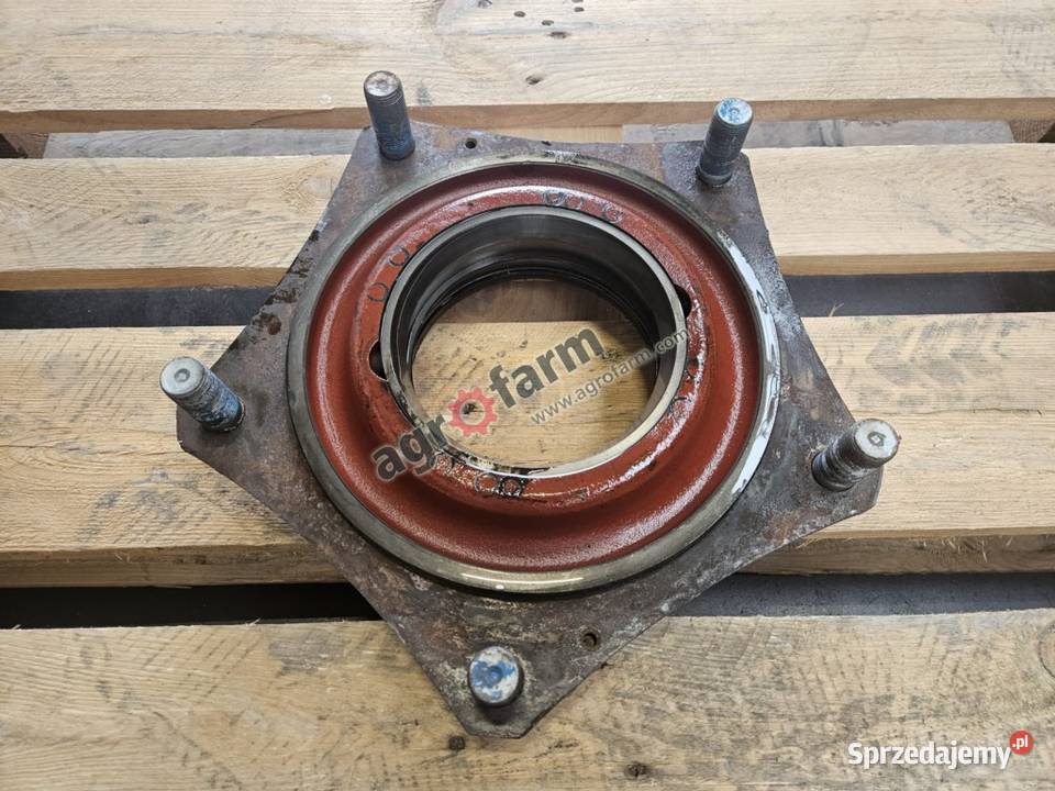 Piasta koła FWD Ford 7840 7740 8240 Byków