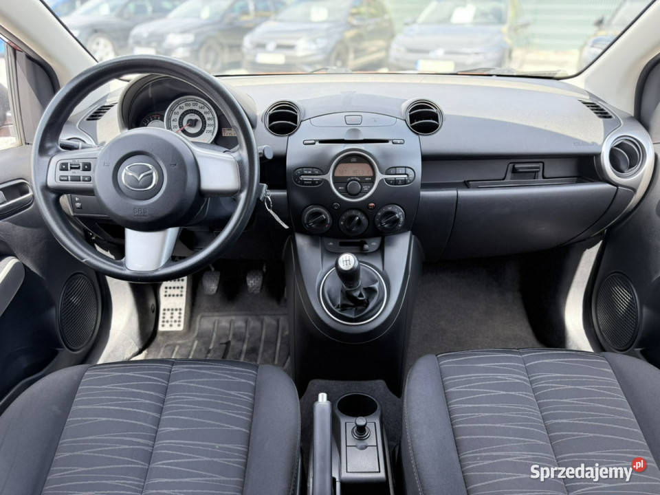 Mazda 2 13 16V MZR 2009 klimatyzacja Salon 117