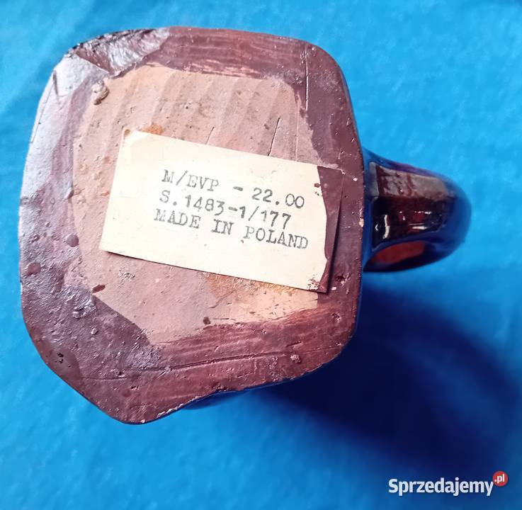 Ceramiczny kufel uformowany w kształcie głowy Koźminek