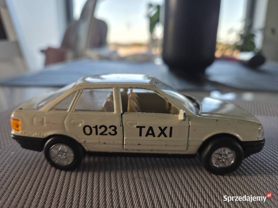 Samochodzik audi 80 b3 taxi Legnica