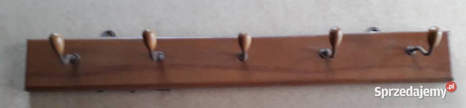 Drewniany wiszący wieszak z głębokiego PRLu