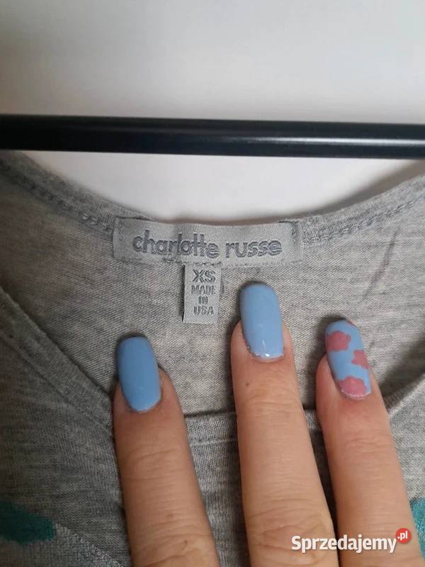 Luźny crop top Charlotte Russe z motywem Trąbki Wielkie