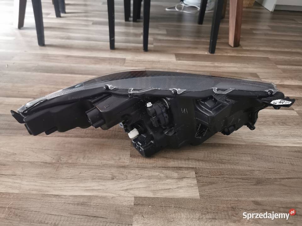 TOYOTA YARIS LAMPA PRZEDNIA E427583L sprzedam