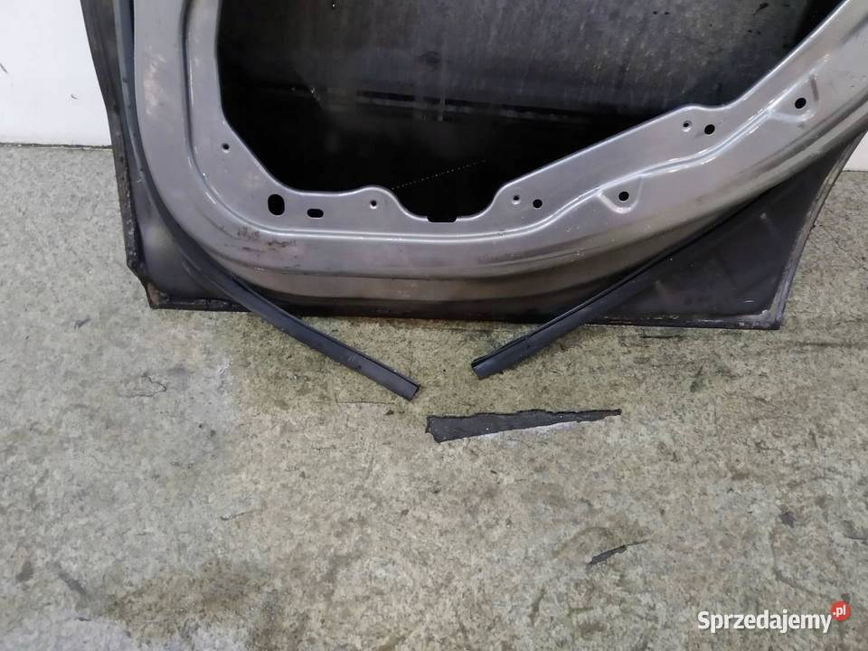 DRZWI PRAWE TYŁ W118 MercedesBenz CLAklasa II