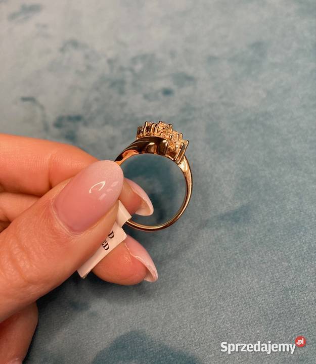 Nowy pozłacany bogaty pierścionek kryształki Pierścionki Nisko