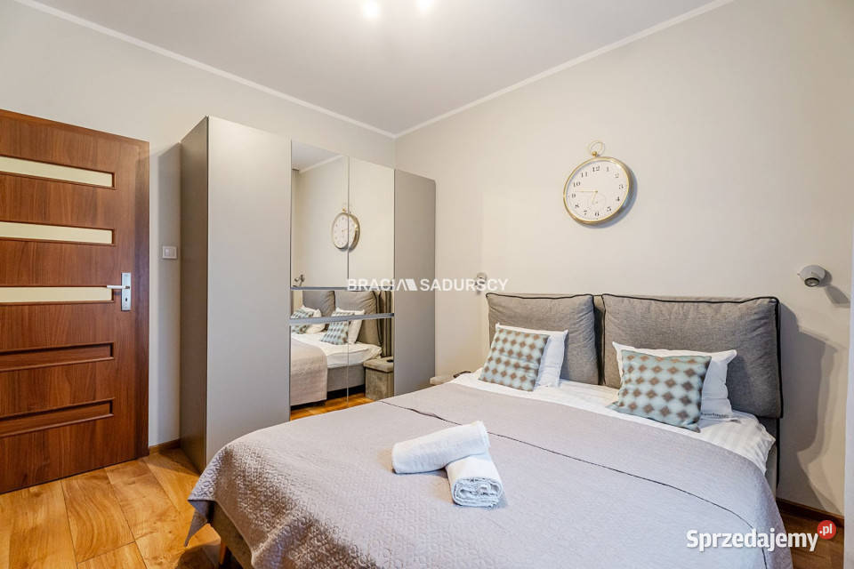 Sprzedam mieszkanie 487m2 2 pokoje Kraków kamienica