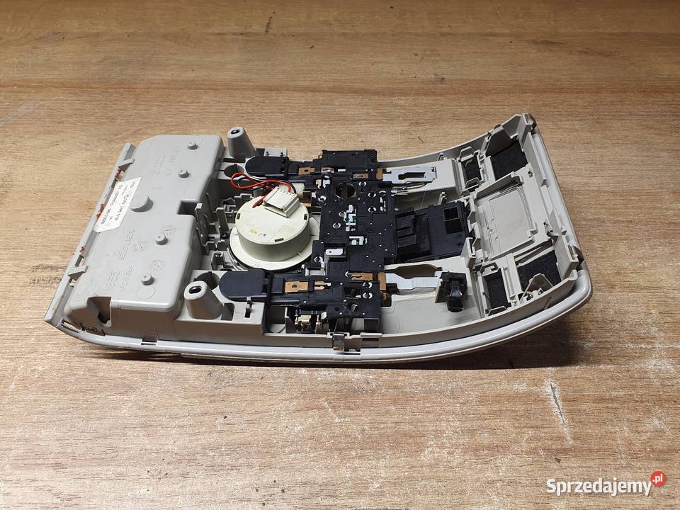 AUDI Q7 4L0 LAMPKA OŚWIETLENIE KABINY 4L0947135Q Międzychód