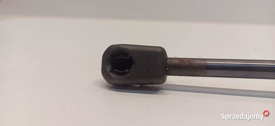 MAZDA 3 SIŁOWNIK KLAPY BAGAŻNIKA LEWY BHN63620A osobowe