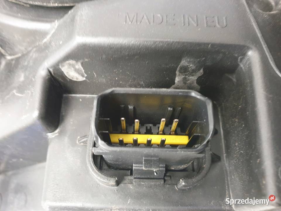 Peugeot Partner II PRZEDNIA LAMPA PRAWA przód Rudka