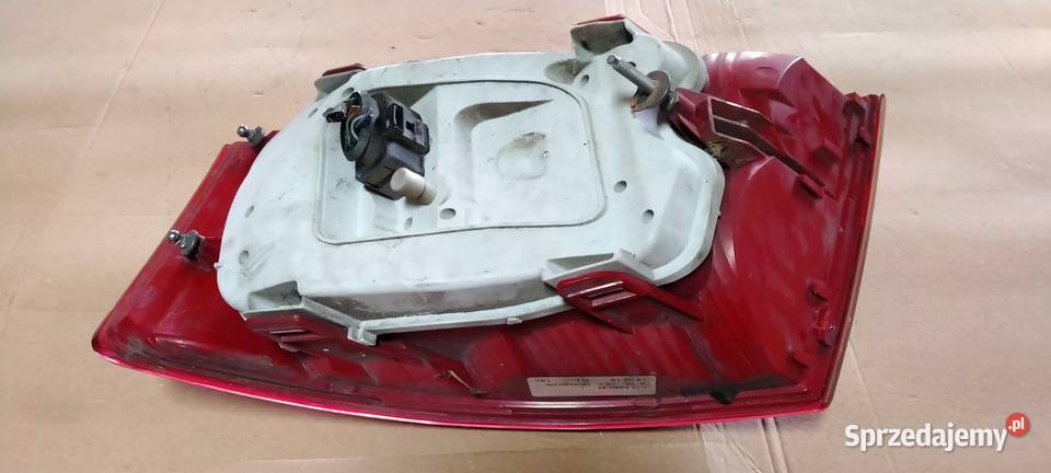 AUDI A6 C6 SEDAN 0408 LAMPA LEWY TYŁ