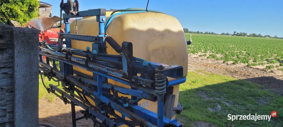 Opryskiwacz polowy 800 L 12 metrów lance Stojanów sprzedam