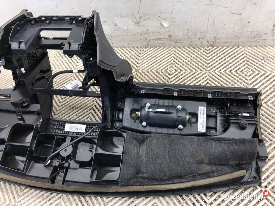 KOKPIT Z PODUSZKĄ PASAŻERA MERCEDES S204 Deski rozdzielcze, konsole