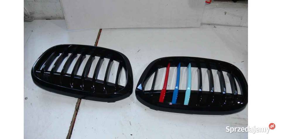 ATRAPA NERKI GRILL BMW X1 F48 CZARNY POŁYSK