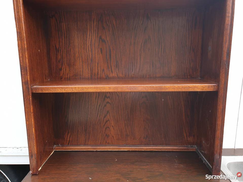 Regał ścienny również jako wyposażenie baru