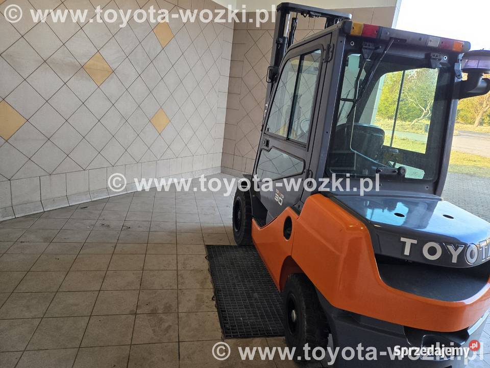 Wózek widłowy TOYOTA 8FDF30 maszt 4 m wolny skok radio