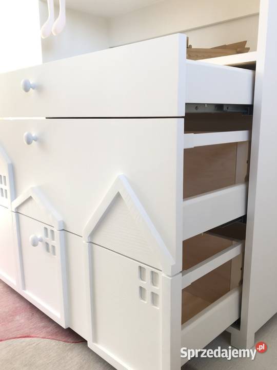 Mała komoda do pokoju dziecięcego z szufladami Brzuśnik