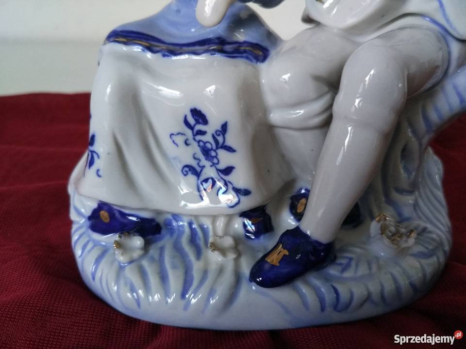 Figurka z porcelany Młodzieniec z mandoliną małopolskie Ropa