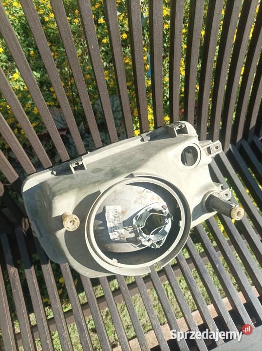 Audi 100 C2 lampa przednia prawa prawe Oświetlenie sprzedam