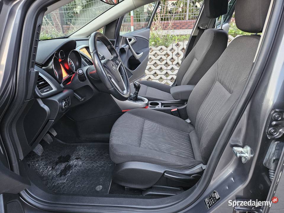 Opel Astra 2011 14T 120 6biegów tempomat klimatyzacja Astra Rzeszów sprzedam