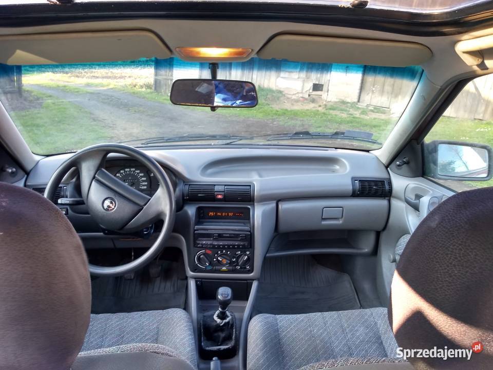 Opel Astra 14 nie uszkodzony Rok produkcji 1994 Stary Zamość