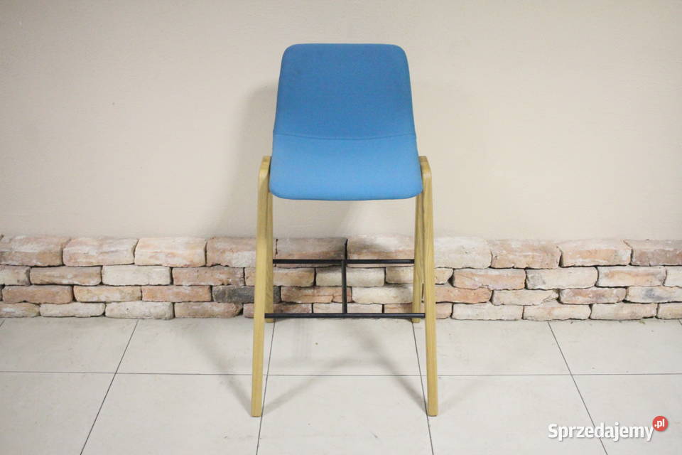 Piękne hokery Naughtone