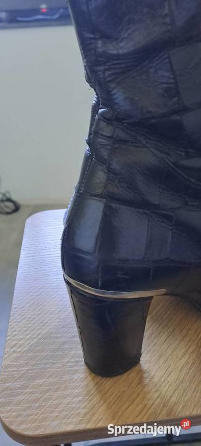 Skórzane muszkieterki marki HGL czarny