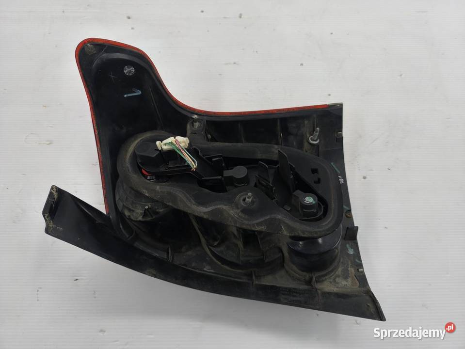 LAMPA LEWY TYŁ TOYOTA AVENSIS II T25 KOMBI