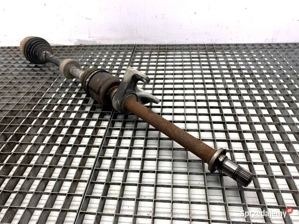 PÓŁOŚ PRAWY PRZÓD HONDA CRV V 20 145 PRZEGUB