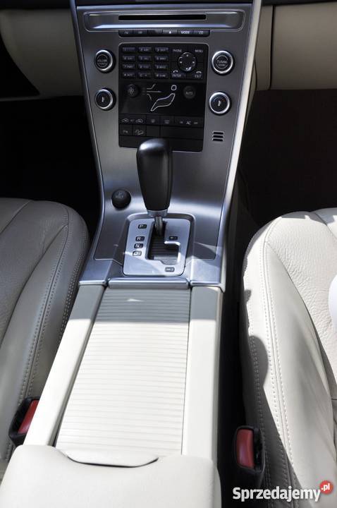 VOLVO XC60 Momentum D5 AWD 205 24D Skóra autoalarm