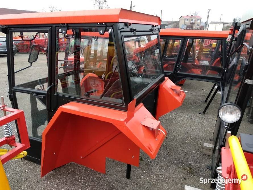 KABINA CIĄGNIKA URSUS C360 C330 Z BŁOTNIKAMI Miechów