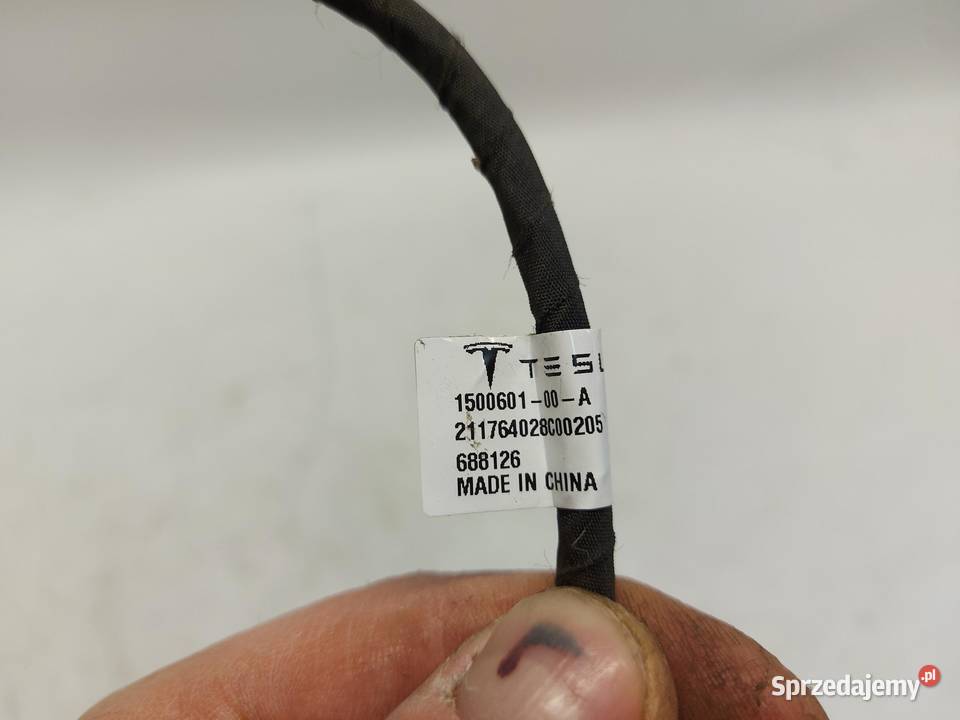 TESLA MODEL Y 2023r Siłownik klapy bagażnika