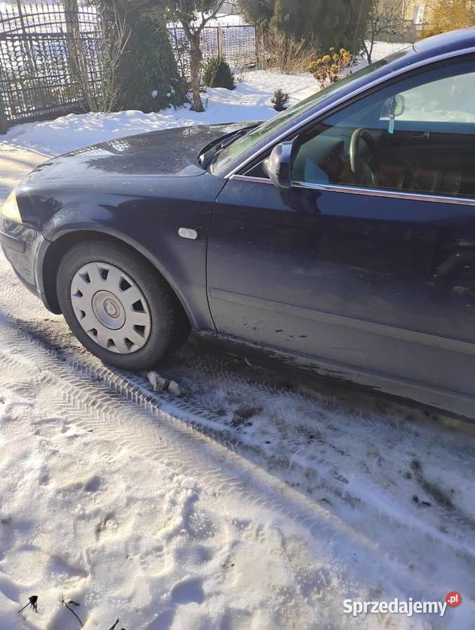 Wv pasat 2002 r74kw kombi welurowa tapicerka Iwaniska sprzedam