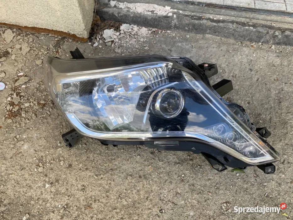 Toyota Land Cruiser 150 PRZEDNIA LAMPA Prawa