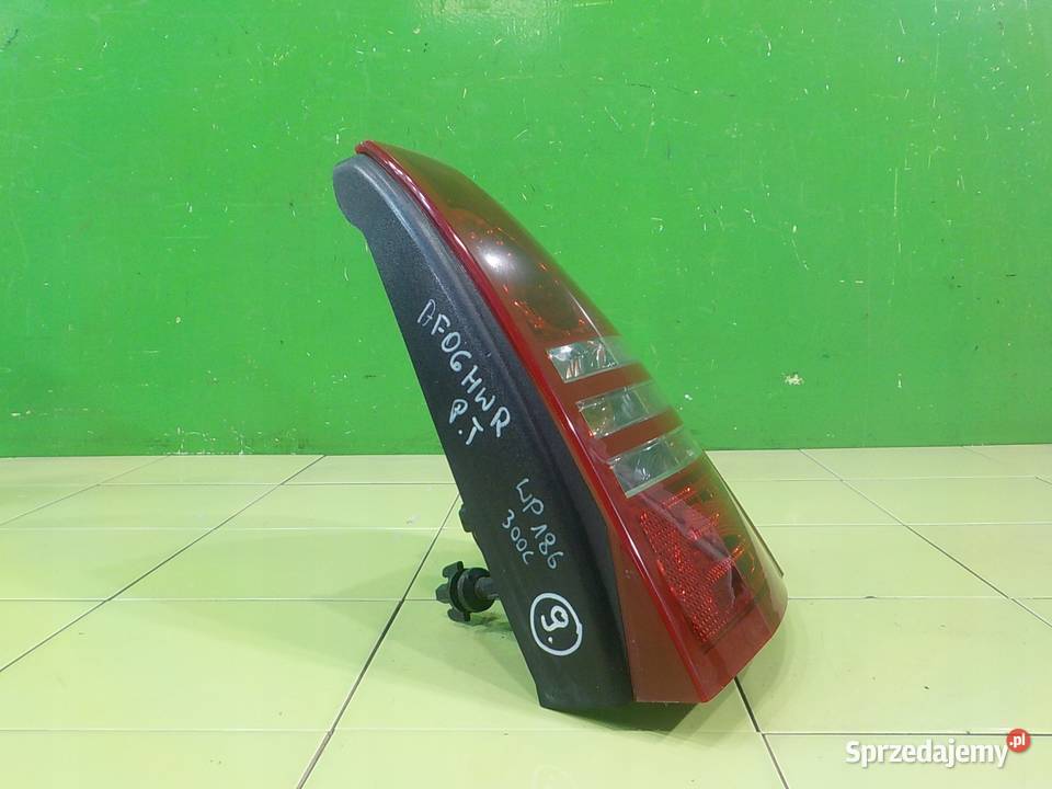 CHRYSLER 300C 30 CRD 06r SEDAN 4D lampa prawa osobowe Suków