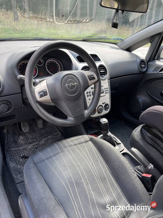 Opel Corsa D 12 benzyna 2007r z problemem świętokrzyskie
