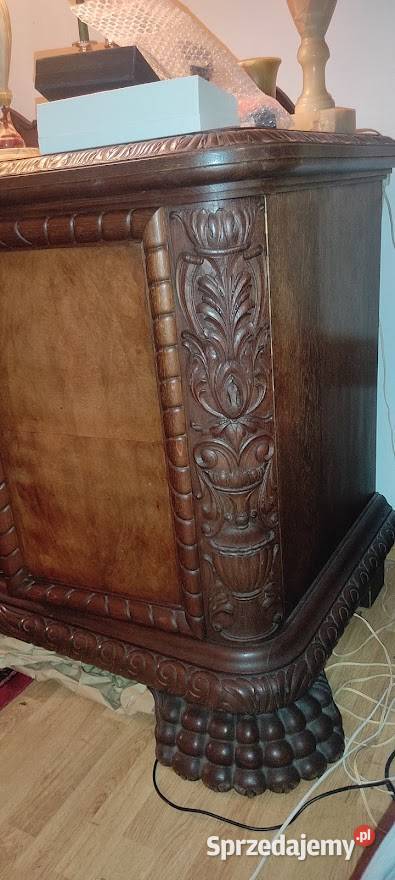 Neorenesansowa komoda na lwich łapach rzeźbiona Antyki, Sztuka, Kolekcje Sypniewo
